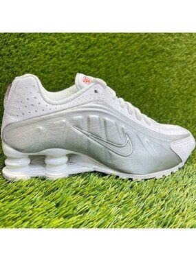 Nike Shox R4 Womens Size 6 White Metallic Silver Running Walking Shoes Sneakers